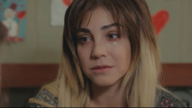 Ceyda in una scena de La forza di una donna &copy; Mediaset.