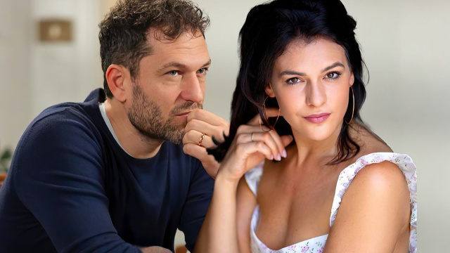 Eduardo Sabbiese (Fiorenzo Madonna) e Stella (Daniela De Vita) © Un Posto al Sole Rai.png Eduardo Sabbiese (Fiorenzo Madonna) e Stella (Daniela De Vita) © Un Posto al Sole Rai.png