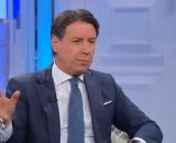 Giuseppe Conte ispite di Poeta a Porta, puntata del 5 novembre 2025 (© YouTube)