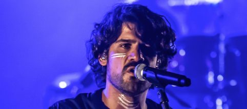 Mannarino annuncia il ritorno ai concerti dal vivo nel 2026