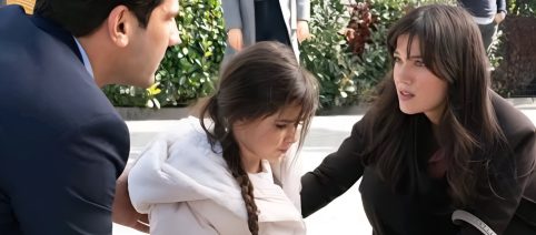 Segreti di famiglia, trame al 19/12: Mercan terrorizzata per strada con Ilgaz e Ceylin