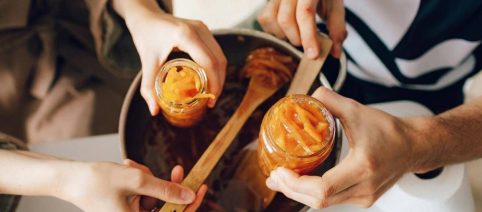 Botulino, la guida di Altroconsumo per riconoscere i sintomi iniziali della tossinfezione