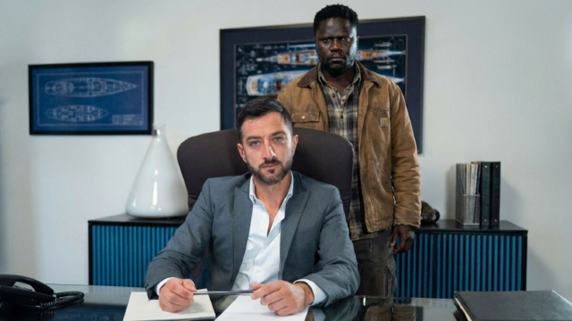 Gennaro Gagliotti e Okoro © Un Posto al Sole Rai - Immagine rielaborata con IA