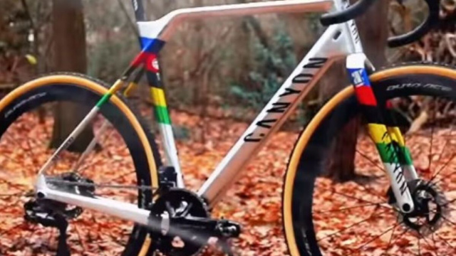 La nuova bici di Mathieu Van der Poel - &copy; Instagram Alpecin Premier Tech