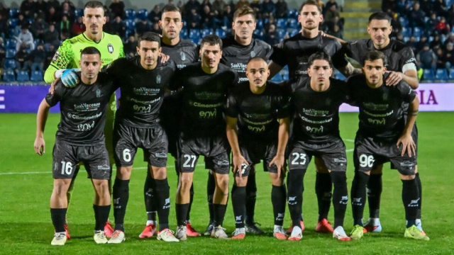 Una delle formazioni del Crotone della stagione 2025-2026 - &copy; Facebook / FcCrotone