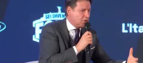 Conte attacca Meloni: 'Patriottismo non è andare a Washington e inchinarsi a Trump'