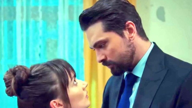 Alihan e Zeynep, protagonisti di Forbidden Fruit &copy; screenshot Mediaset.