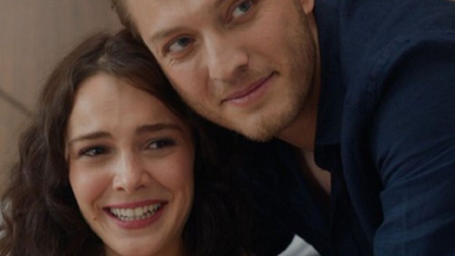 Melek e Cihan in La notte nel cuore &ndash; &copy; Mediaset.