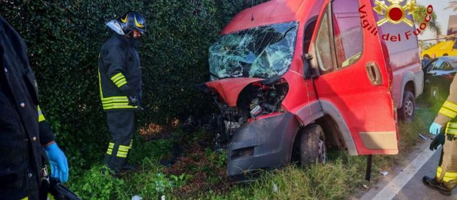 Incidente sulla Statale 18: autista estratto dalle lamiere e trasportato in elisoccorso