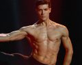 Roberto Bolle celebra i 50 anni con una riflessione su costanza e disciplina nella danza