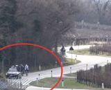 Ripresa da una videocamera la macchina che ha sparato contro i ciclisti &copy; (Facebook pagina Tutto Mtb e ciclismo)