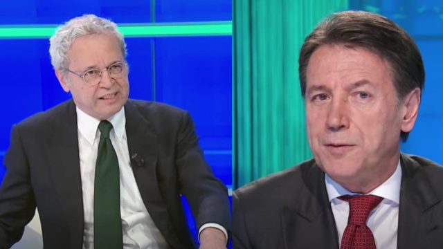 Giuseppe Conte intervistato da Enrico Mentana durante il Tg di La7 del 22 dicembre 2025 (&copy; Facebook)