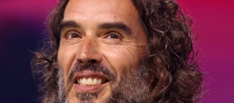 Russell Brand: nuove accuse di stupro e violenza sessuale