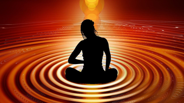 Figura femminile in un contesto estemporaneo - &copy; Pixabay IA.