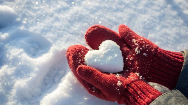 Un cuore fatto con la neve (&copy;pixabay.com)