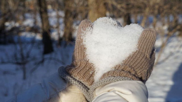 Cuore fatto con la neve (&copy;pixabay.com)