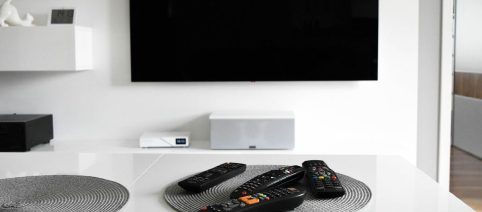 Paramount rilancia su Warner Bros: sfida aperta con Netflix per il colosso di Hollywood