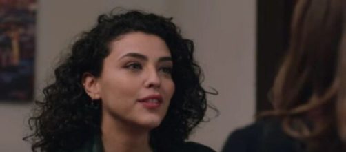 Fiore in una scena di Mina Settembre © Rai 1.
