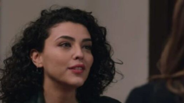 Fiore in una scena di Mina Settembre © Rai 1.