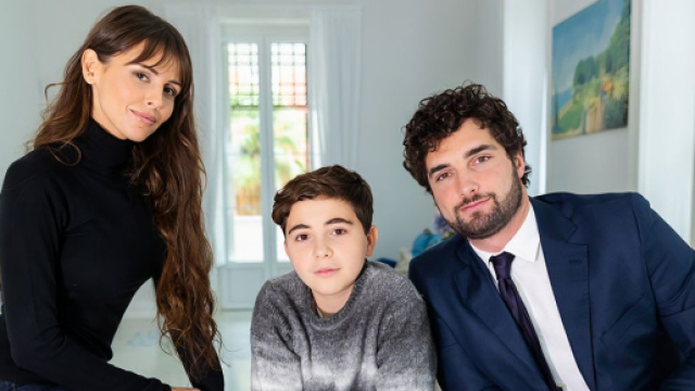 Valeria Paciello (Benedetta Valanzano), Jimmy Cirillo (Gennaro De Simone) e Niko Poggi (Luca Turco) &copy; Un Posto al Sole Rai.