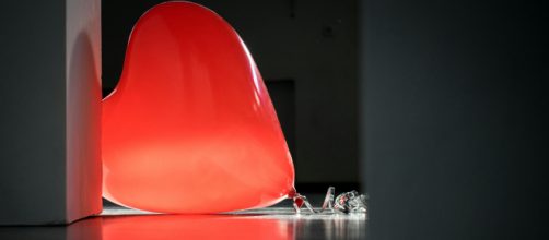Palloncino rosso a forma di cuore - © Pexels.