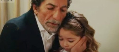 Tarik e Oyku in una scena di Tradimento © Mediaset.