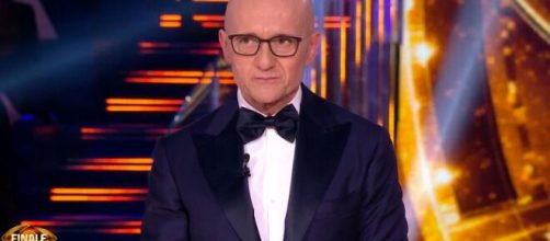 Alfonso Signorini al Grande Fratello ©Mediaset.