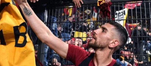Lorenzo Pellegrini saluta i tifosi - Profilo © Facebook Pellegrini