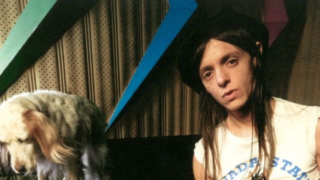 Lucio Corsi, il cantautore in testa al Fantasanremo dopo la prima serata | Immagine © Facebook.