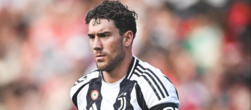 Dusan Vlahovic con la maglia della Juventus (© Instagram)