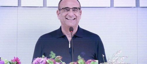In foto Carlo Conti a Sanremo 2025 © Rai