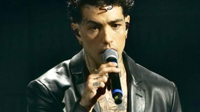 In foto Tony Effe a Sanremo © Rai