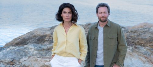 Anna Valle e Giorgio Marchesi sul set de Le onde del passato © Mediaset