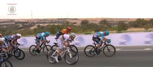 La volata della prima tappa dello UAE Tour - © Screenshot Eurosport.