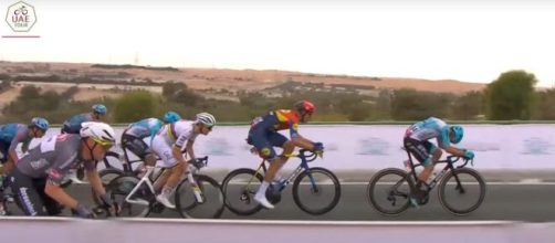 La volata della prima tappa dello UAE Tour - © Screenshot Eurosport.