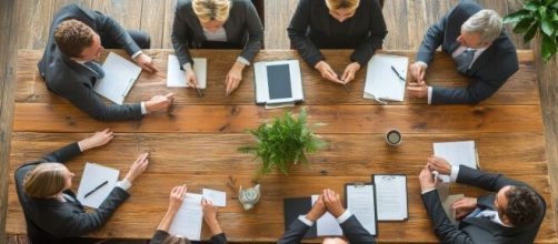 Un gruppo di collaboratori al lavoro © Pixabay