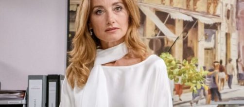Alexandra Schwarzbach in una scena di Tempesta d'amore screenshot © Mediaset.
