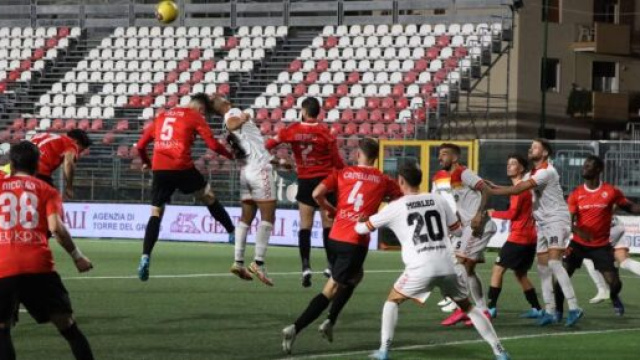 Azione di gioco della Turris in campionato - © Facebook / Turris Calcio