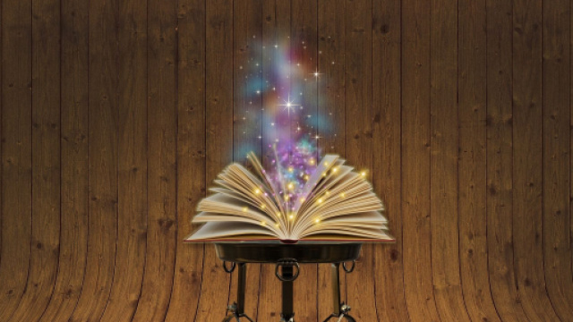 Il libro della magia in corso d'opera - © Pixabay.