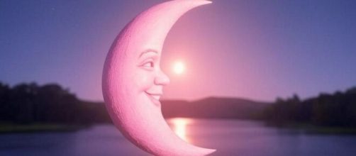 Luna rosa che sorride © Grok AI X.