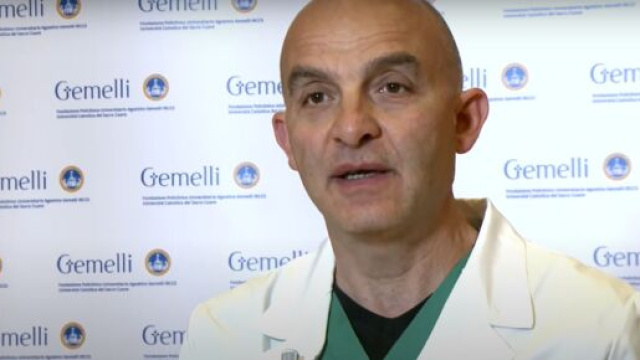 Il Prof. Giovanni Scambia in un intervento per il Policlinico Gemelli di Roma | Immagine © YouTube
