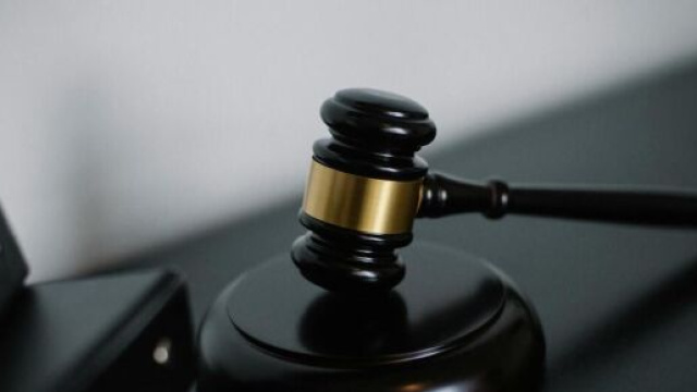 Un martelletto da giudice © Pexels