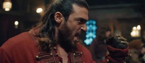 In foto Can Yaman ne El Turco © Mediaset.