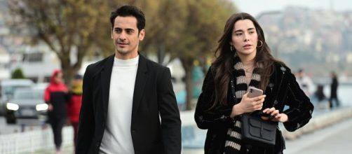 Oylum e Tolga nella serie Tradimento © Mediaset