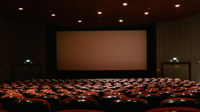 Sala cinematografica vuota © Pexels.com