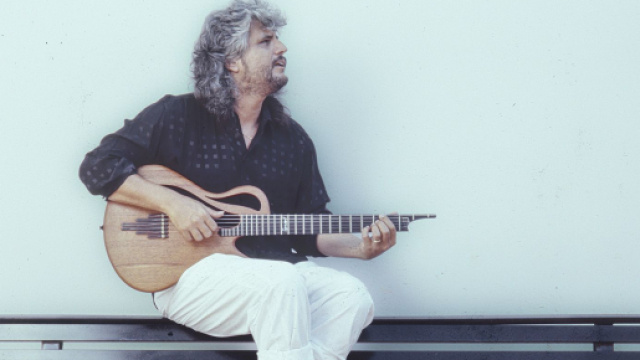 Pino Daniele in una foto di archivio (ph. Giuseppe D’Angelo_1991 ©Fondazione Daniele)