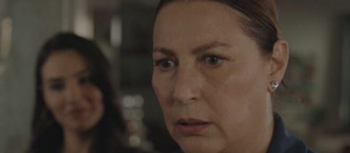 Guzide in una scena di Tradimento © Mediaset.