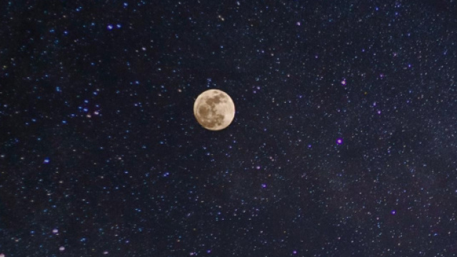 Luna piena nel cielo © Pexels.com