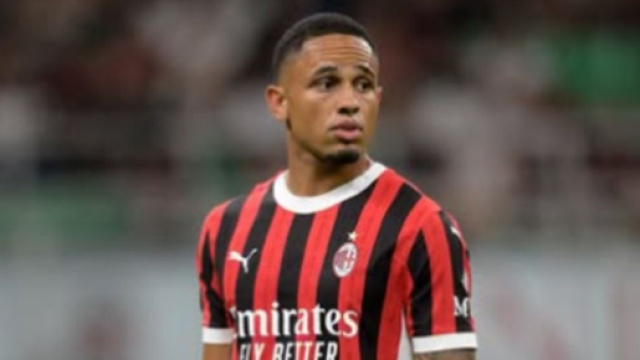 Noah Okafor in campo con la maglia del Milan © Instagram Okafor