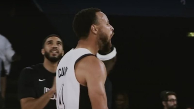 Stephen Curry esultante durante una gara delle Olimpiadi di Parigi 2024 | Immagine © YouTube